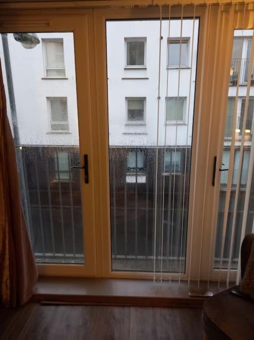 Modern 2-Bedroom City Apartment With Free Parking Belfast Exterior photo